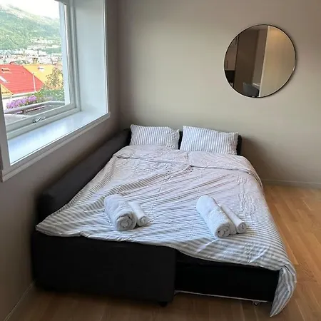 Cozy Nest- Walking Distance To Center *